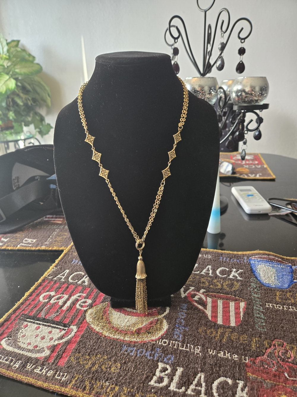 Vintage Gold Tone Chain Lariat Necklace with Filigree Diamond Links and Tassel